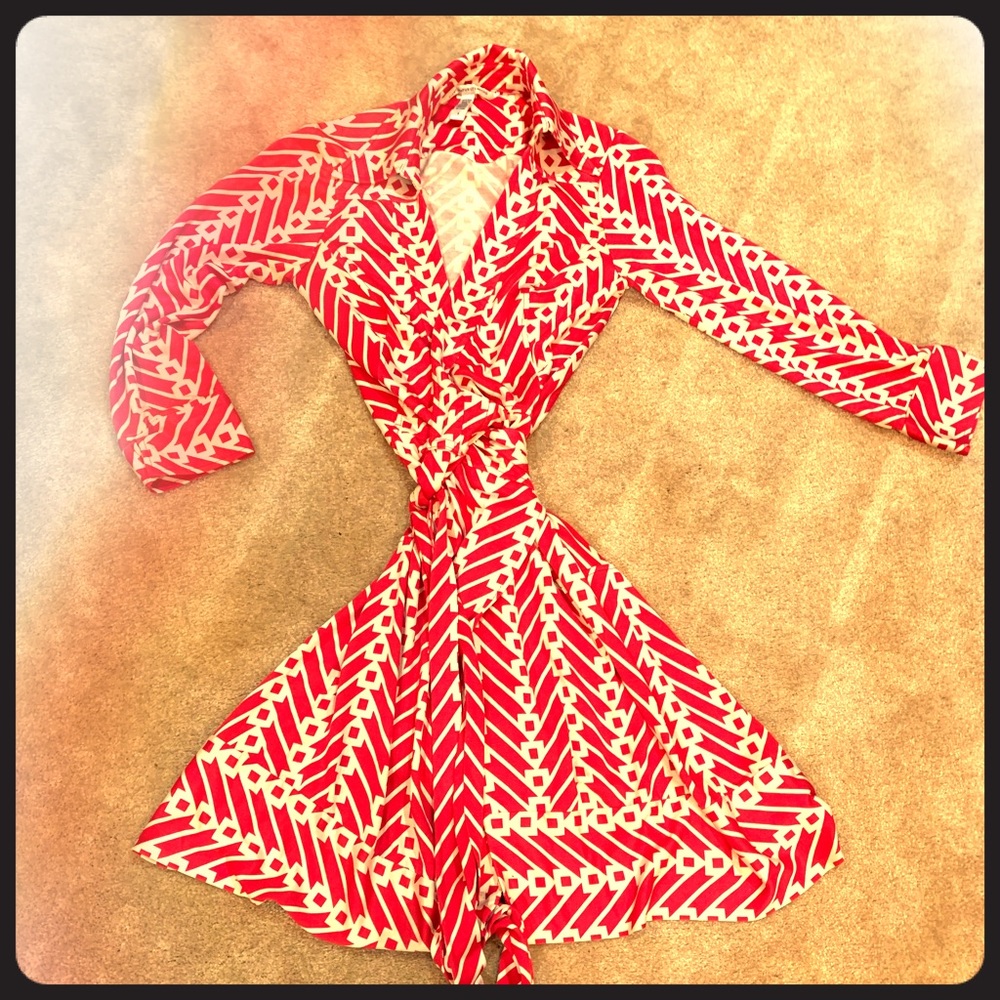 Beautiful Diane von Furstenberg wrap dress sz 6